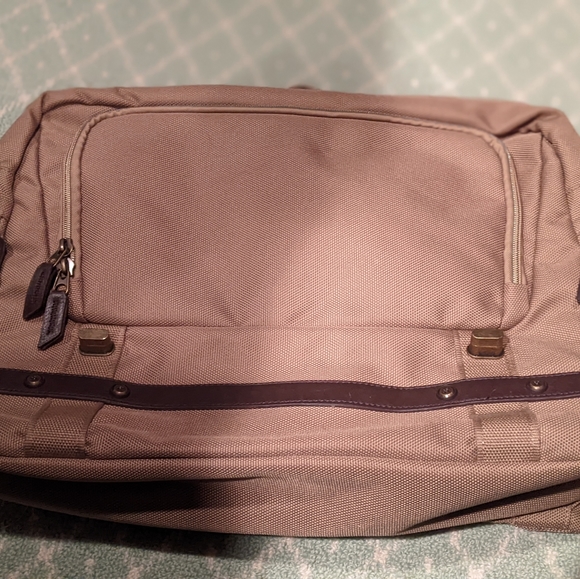 National Geographic canvas messenger bag with leather logo and luggage tag. - Picture 4 of 6